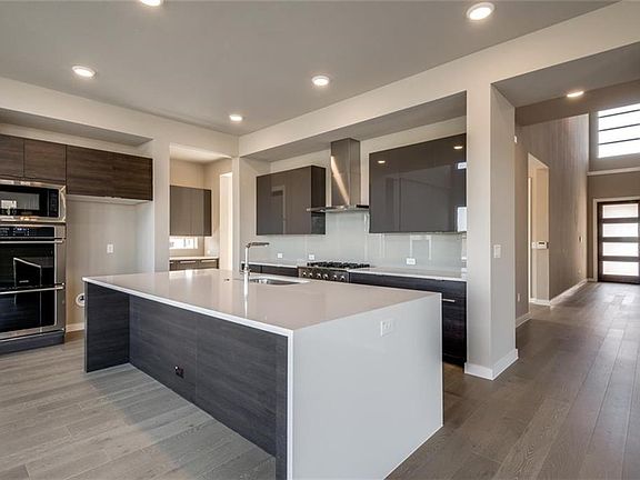 4th image of 2708 Powlett Creek Dr