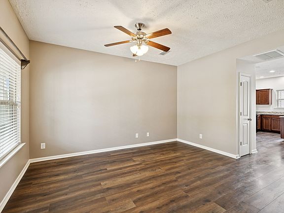 5th image of 1526 Sprucedale Dr
