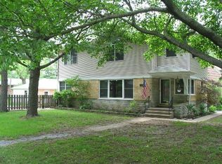 710 Old Trail Rd, Highland Park, IL 60035