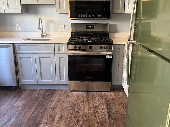 3rd image of 713 Pinehurst Ct Unit 6