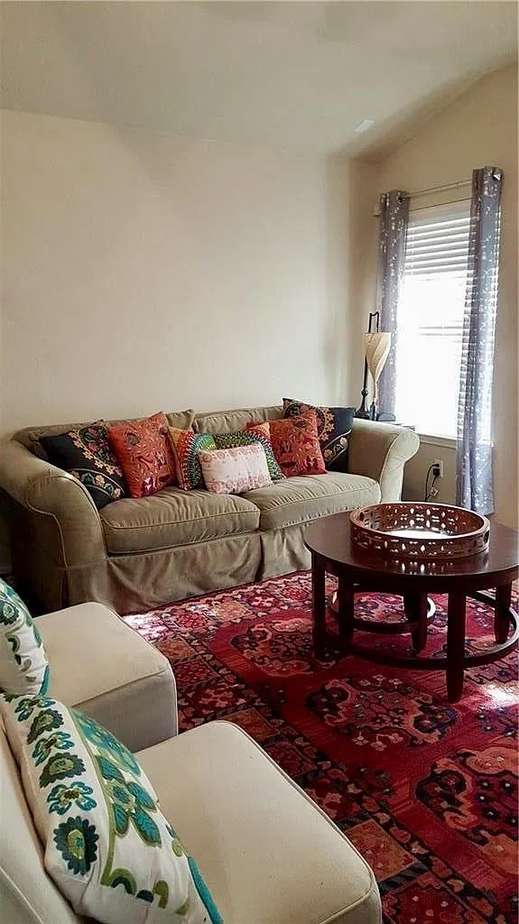 2 bed, 2.0 bath, 1090 sqft, $1,725 — Photo 4