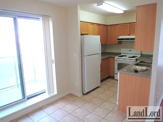 11 Oneida Cres Unit 204 photo 1