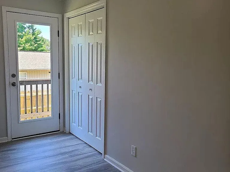 613 Haverford Ln — Photo 4