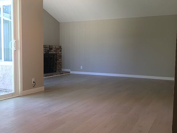 3rd image of 874 Calle De Verde
