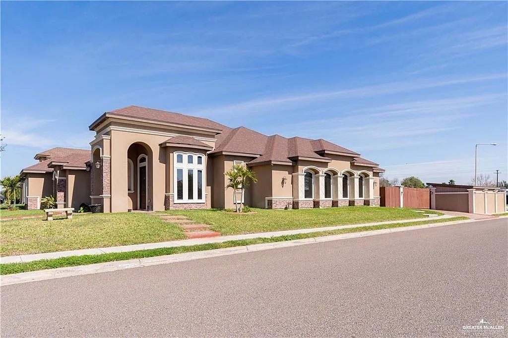 4 bed, 2.5 bath, 3496 sqft, $3,500 — Photo 1