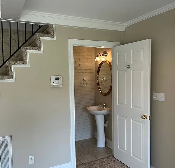 358 Country Club Rd — Photo 6