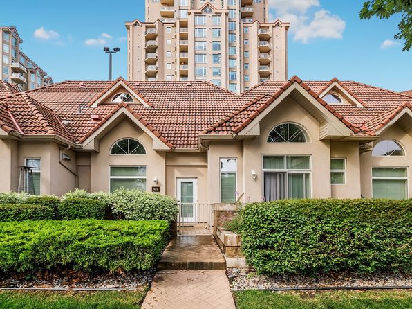 1128 Sunset Dr Unit 102, Kelowna, BC V1Y 9W7