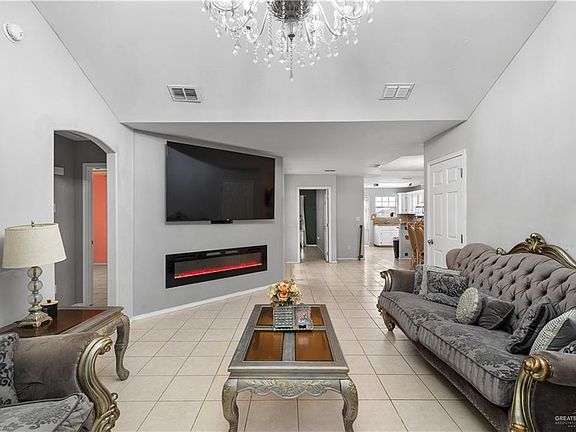 5th image of 3101 E Camelia Ave