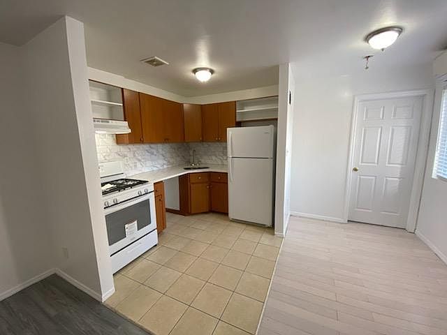 1st image of 14331 Farmers Blvd #3
