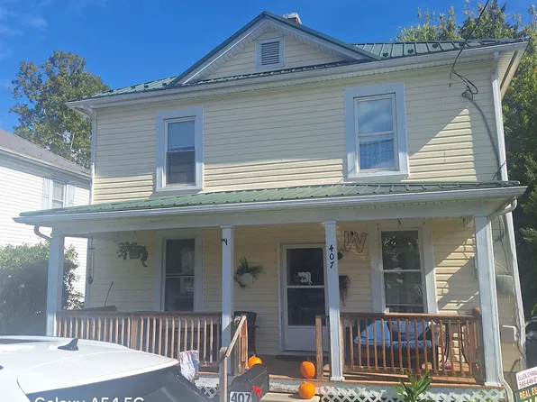 407 13th St, Waynesboro, VA 22980