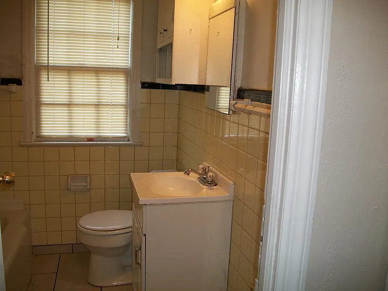 1631 N Lewis Pl — Photo 5