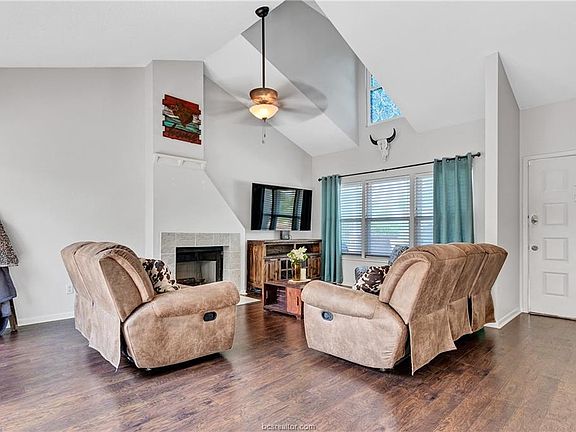 5th image of 3122 Camelot Dr APT 14