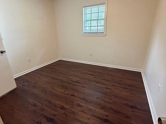 4th image of 808 Dover Rd