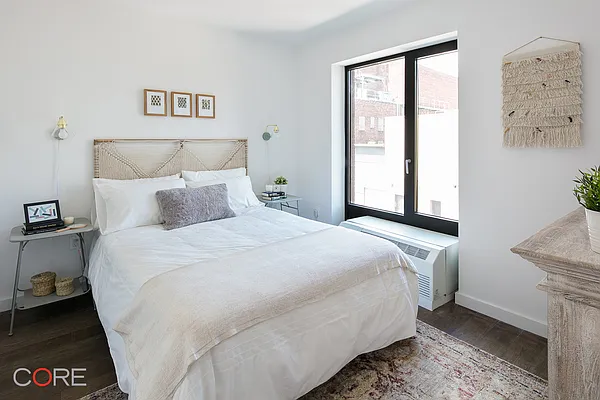 Rented by CORE | media 5