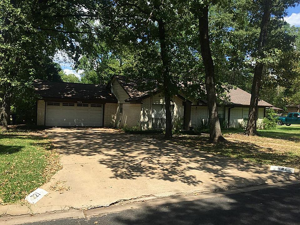 1st image of 221 Royal Oaks St