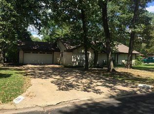 221 Royal Oaks St, Huntsville, TX 77320