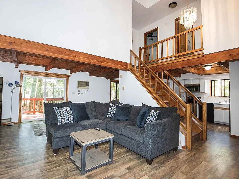 1296 Brentwood Dr