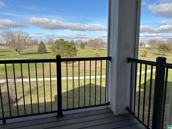 201 Sunrise Park Rd #311, Storm Lake, IA 50588