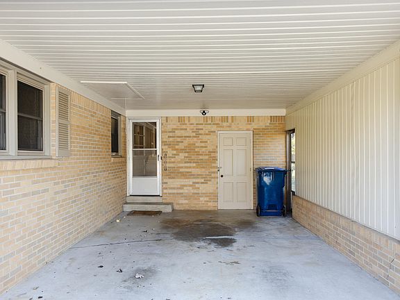 2nd image of 1613 Magnolia Dr