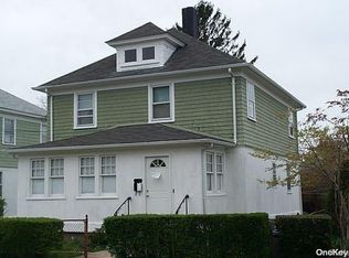 38 Smith St, Glen Cove, NY 11542
