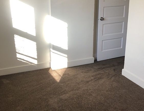 3rd image of 104 S Sperling Ave