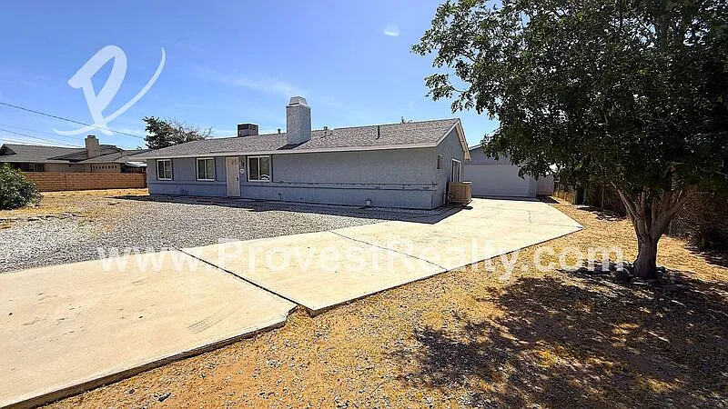 3 bed, 1.5 bath, 1488 sqft, $2,100 — Photo 3