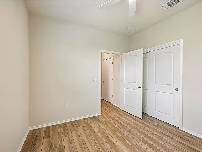 401 Yorktown St — Photo 28