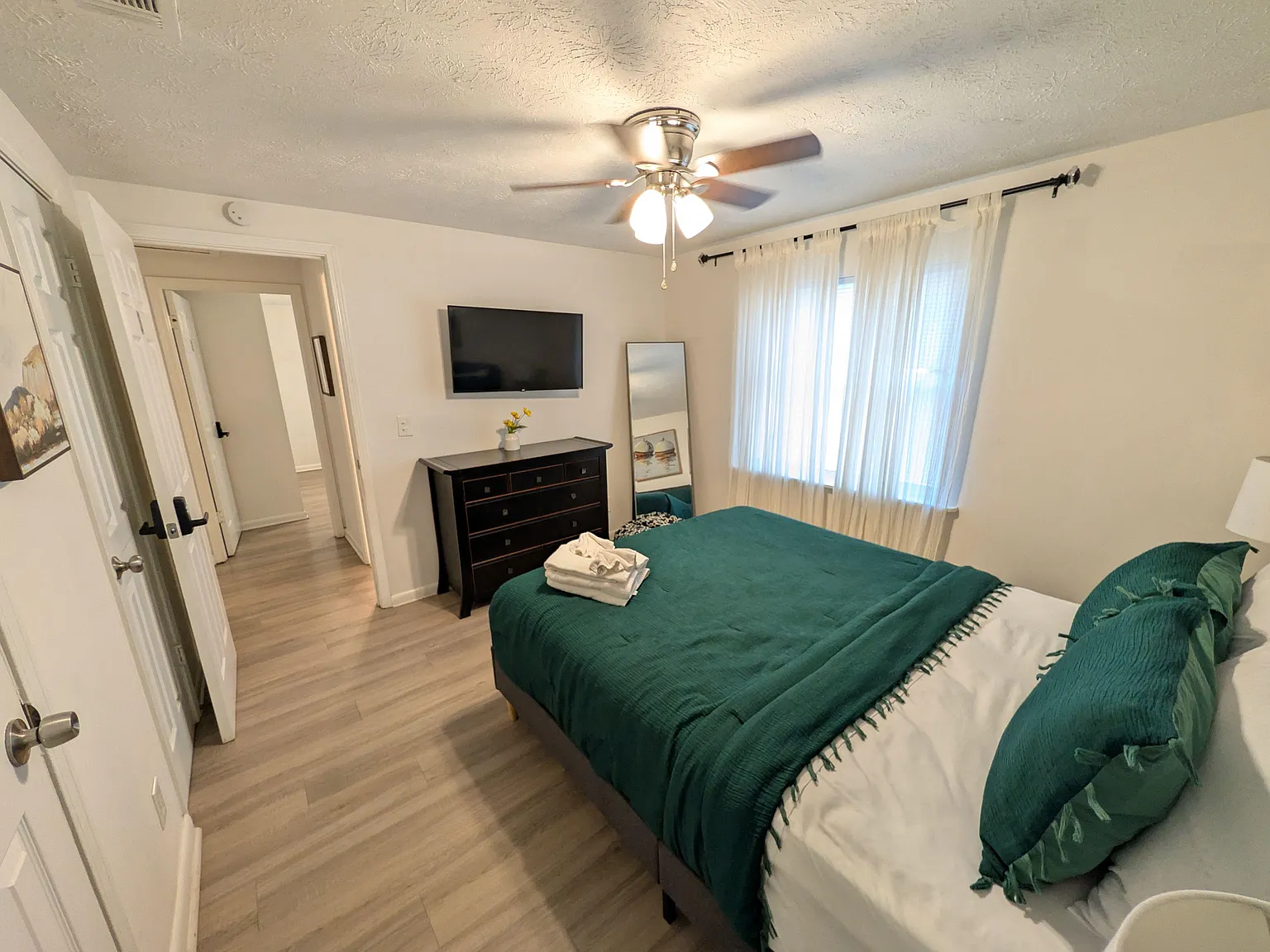 3 bed, 2.0 bath, 1020 sqft, $1,230 — Photo 3