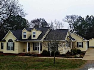 586 Parches Cove Rd, Union Grove, AL 35175