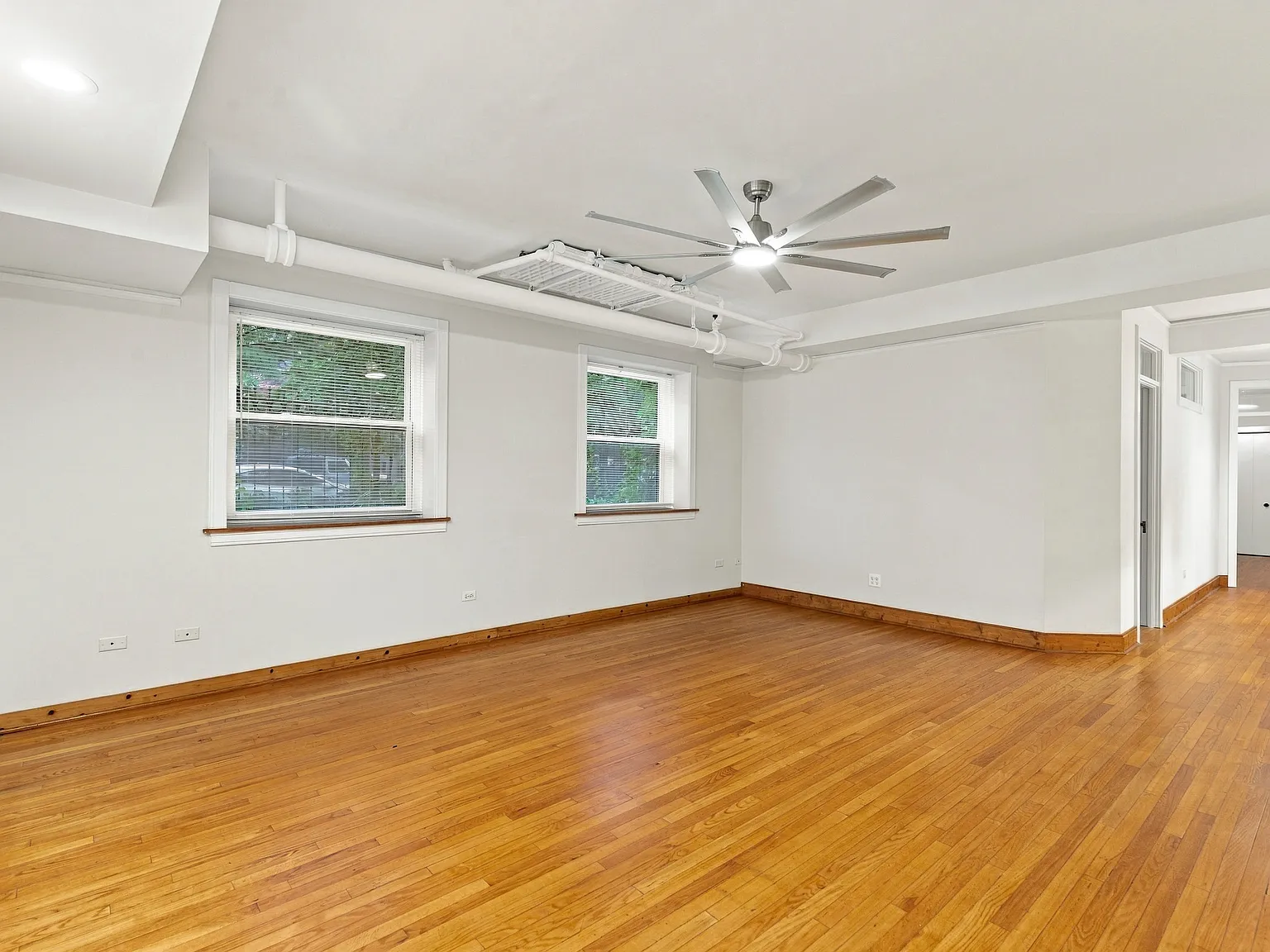 3 bed, 1.0 bath, 1380 sqft, $2,795 — Photo 3