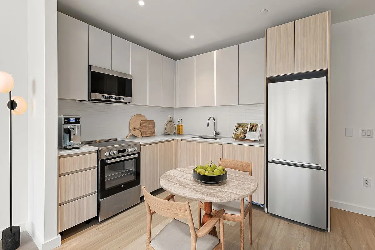 Building Photo - 170 W 225th St #608