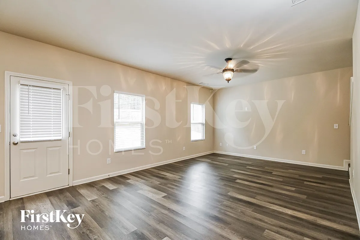 Building Photo - 4096 Clay Ct SE
