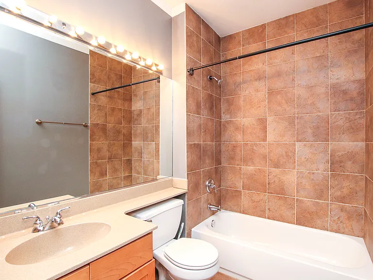 945 N Kingsbury St #119 — Photo 16