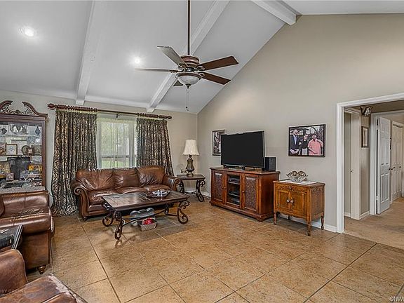 3rd image of 511 Glenwood Dr