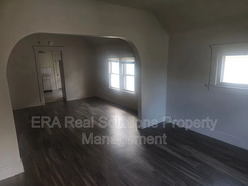 2 bed, 1.0 bath, $900 — Photo 3