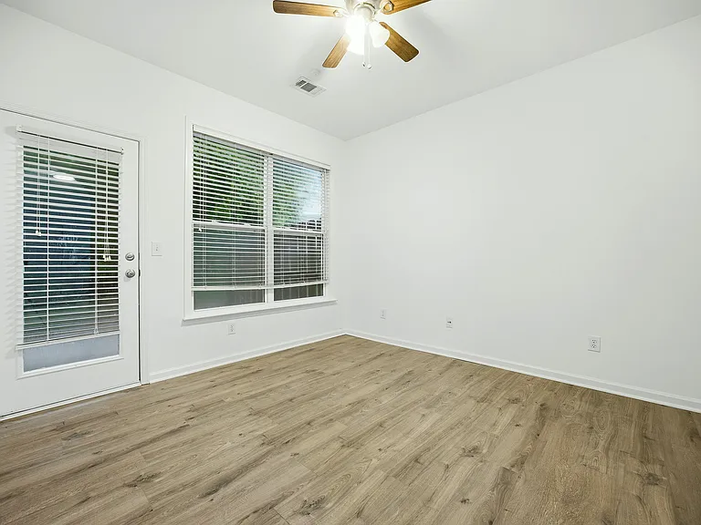 426 Grayson Way — Photo 5