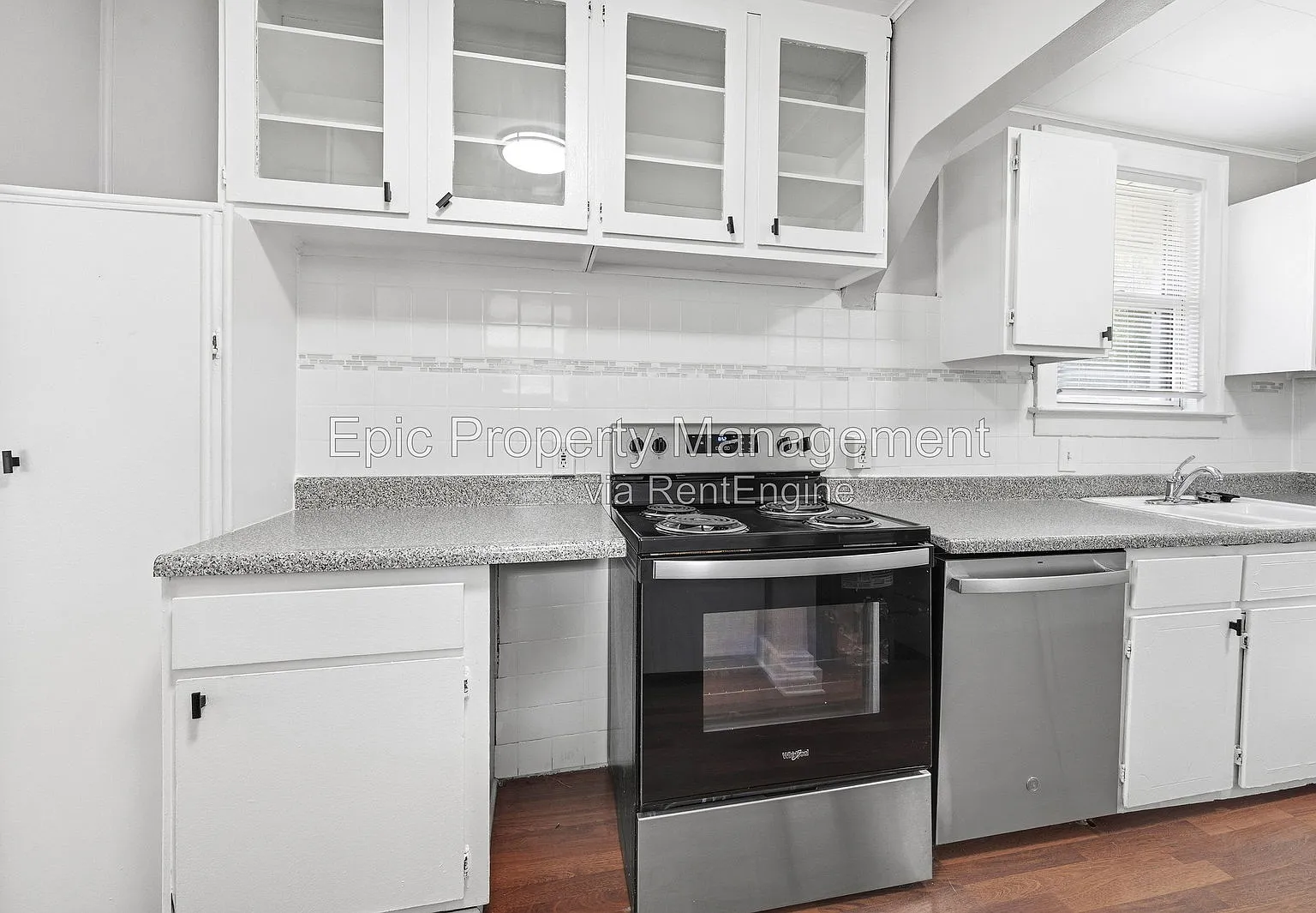 2 bed, 1.0 bath, $1,600 — Photo 2