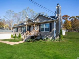 17 Cove Dr, Sound Beach, NY 11789