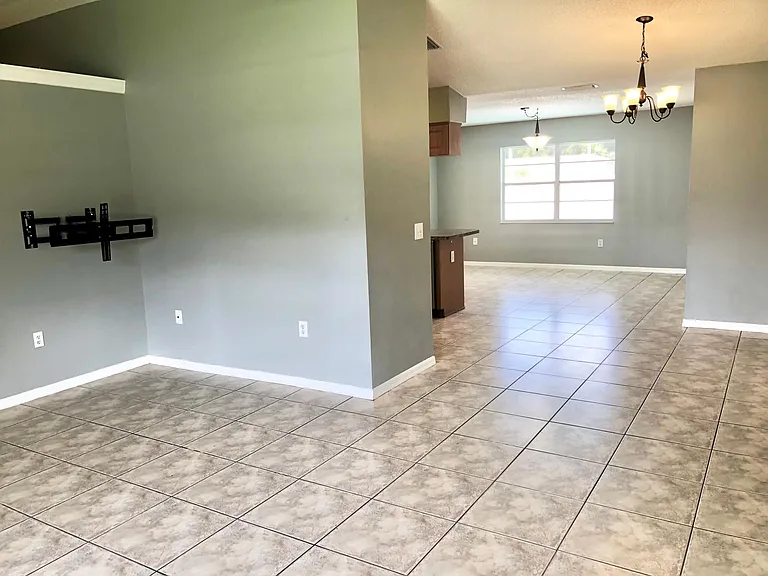 8231 Matthew Dr — Photo 6
