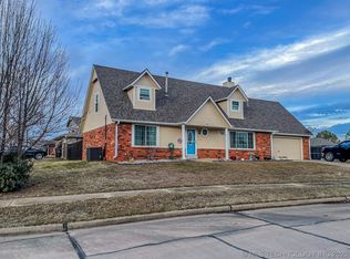 1698 SW Deer Trl, Claremore, OK 74019