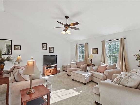3rd image of 731 Bunker Hill Dr