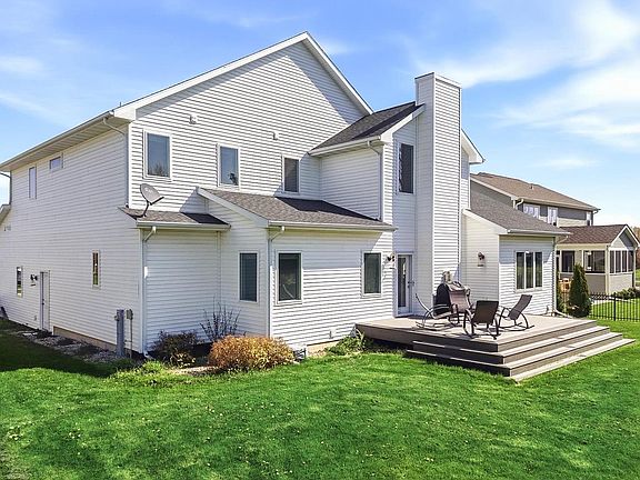 3rd image of 810 Sumac Street