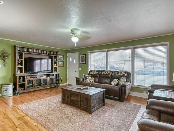 5th image of 321 NE 42nd St