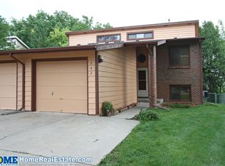 242 Parkside Ln, Lincoln, NE 68521