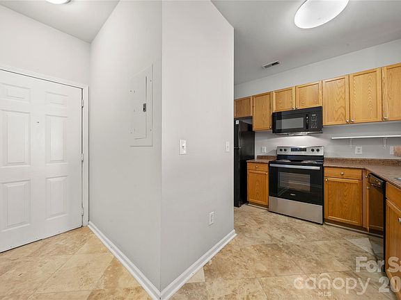 3rd image of 18730 Nautical Dr APT 101