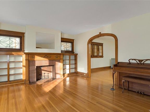 5th image of 187 Capen Blvd