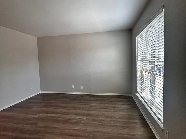 Oak Park Apartments — Photo 56