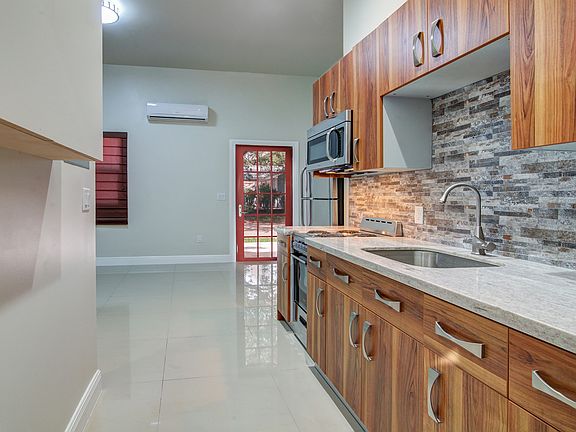 3rd image of 735 W Las Olas Blvd APT 6
