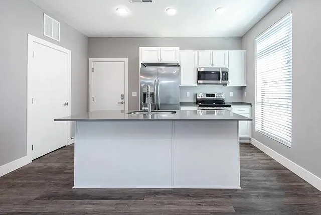1 bed, 600 sqft, $1,175 — Photo 2