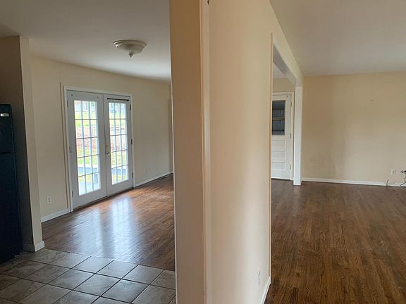 3rd image of 11045 Farr Dr